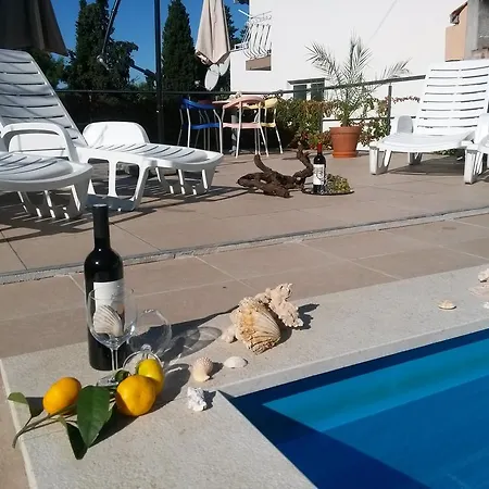 Natali - Heating Pool Apartment *