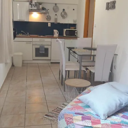 Natali - Heating Pool Apartment