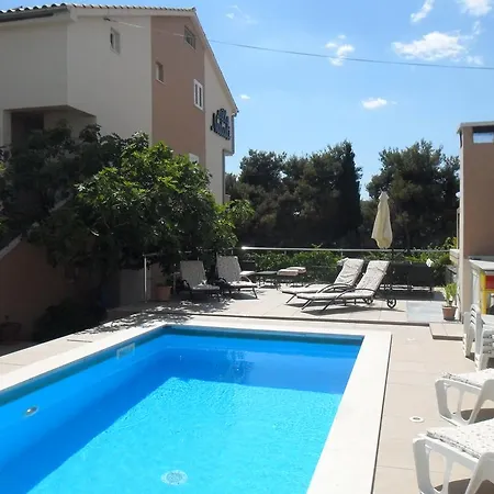 Apartment Natali - Heating Pool Trogir