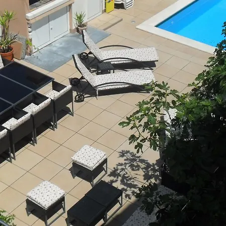 Natali - Heating Pool Lejlighed *