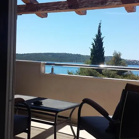 Natali - Heating Pool Apartment Trogir
