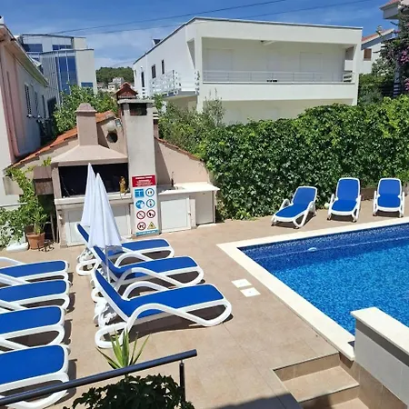 Natali - Heating Pool Апартаменти *